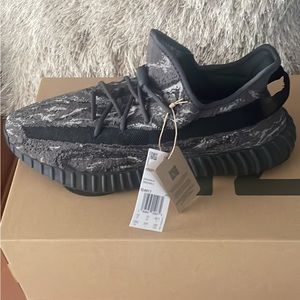 Yeezy Dark Salt